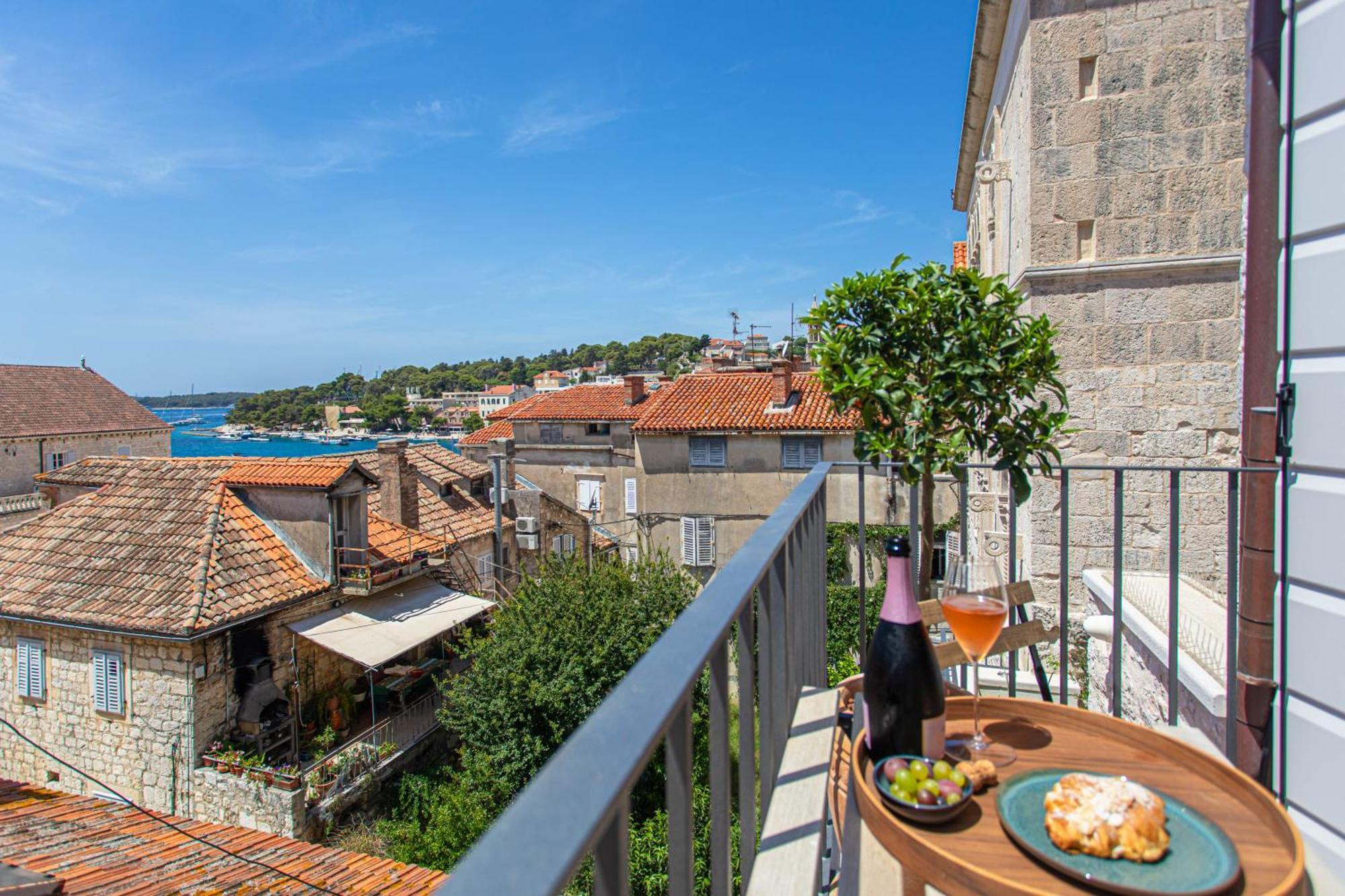 Porta Maestra Hvar Town
