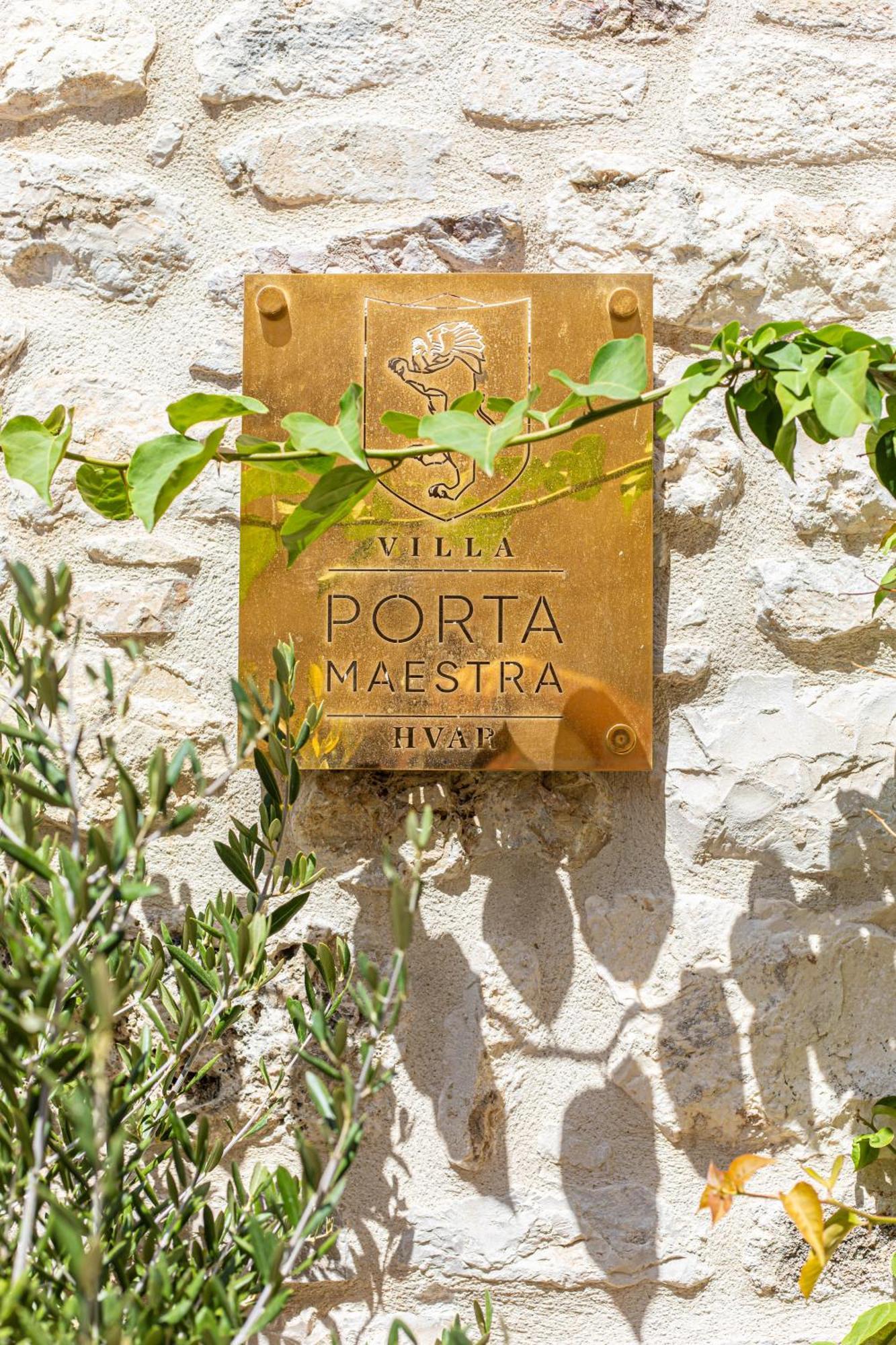 Porta Maestra *